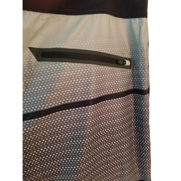 Oakley Lightweight swing Shorts Men's Size 38, inseam 10.5 in multicolor - Picture 5 of 7